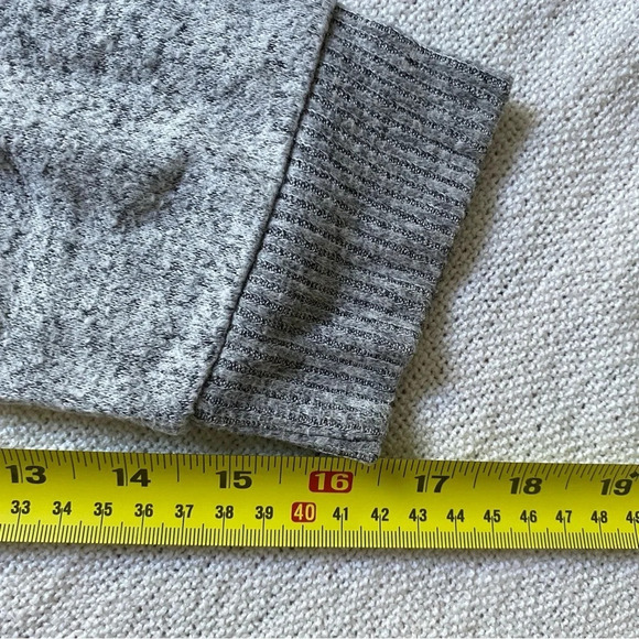 Cozy Light Heathered Gray Mock Neck  Crop Sweater Size Small - Picture 8 of 9